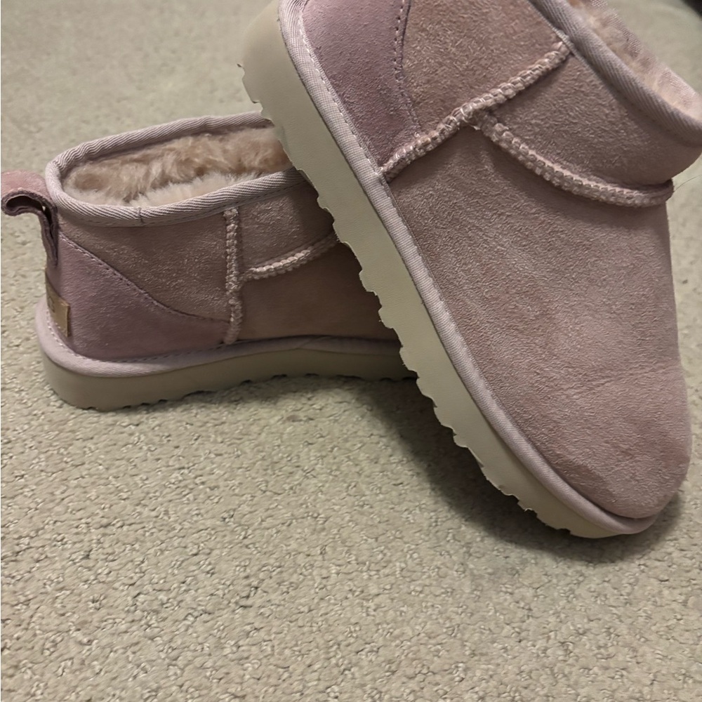 Ugg Ultra mini classic size 7  NWOT